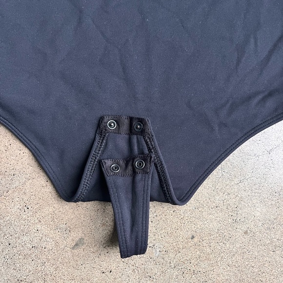 ARITZIA - Contour Squareneck Longsleeve Bodysuit - Picture 5 of 6